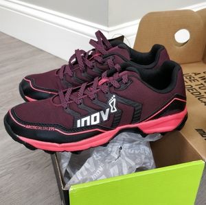 NEW Women's Snow and Ice running shoe - size 6.5